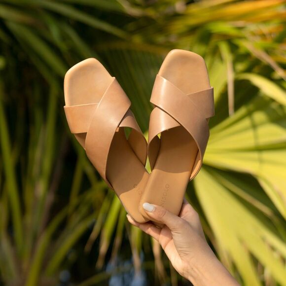 EUC WORN ONCE Nisolo Catalina Slide Cross Strap Sandal in Almond Tan Size 8.5 - Picture 1 of 16
